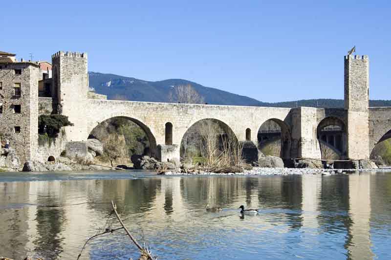 Girona - Besalú 01 - puente.jpg